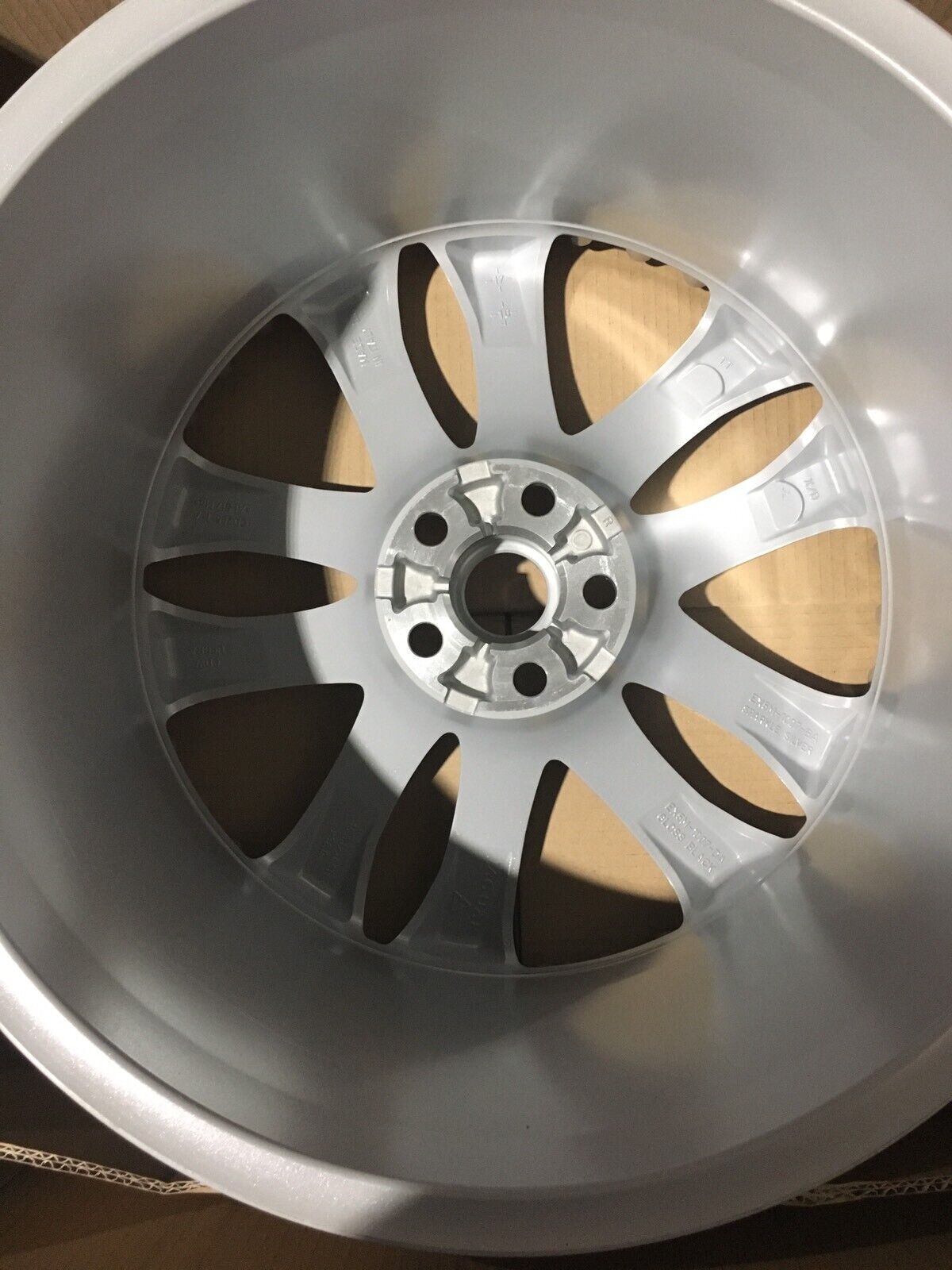 Genuine Jaguar F type 20” Tornado Rear Silver Alloy Wheel 10.5J T2R3287