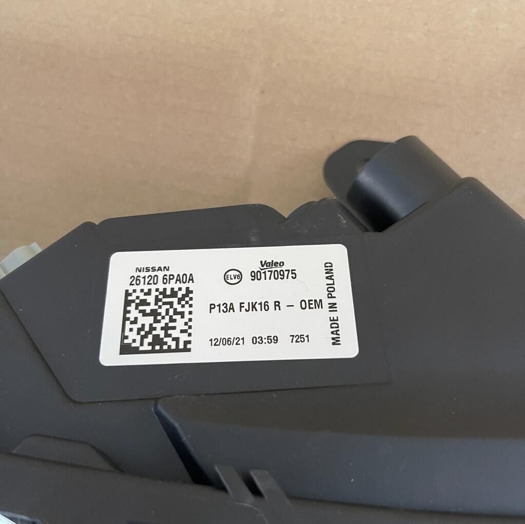 Genuine Nissan Juke Right Offside Headlight Driver Side Headlamp 261206pa0a