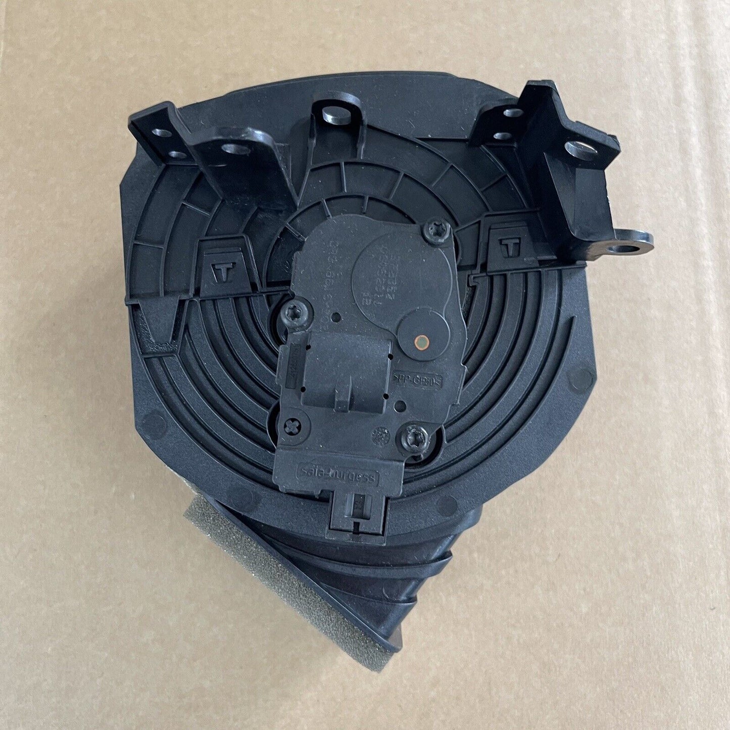 GENUINE JAGUAR XF X250 FRONT LEFT PASSENGER SIDE DASHBOARD AIR VENT 8X2319K617AJ