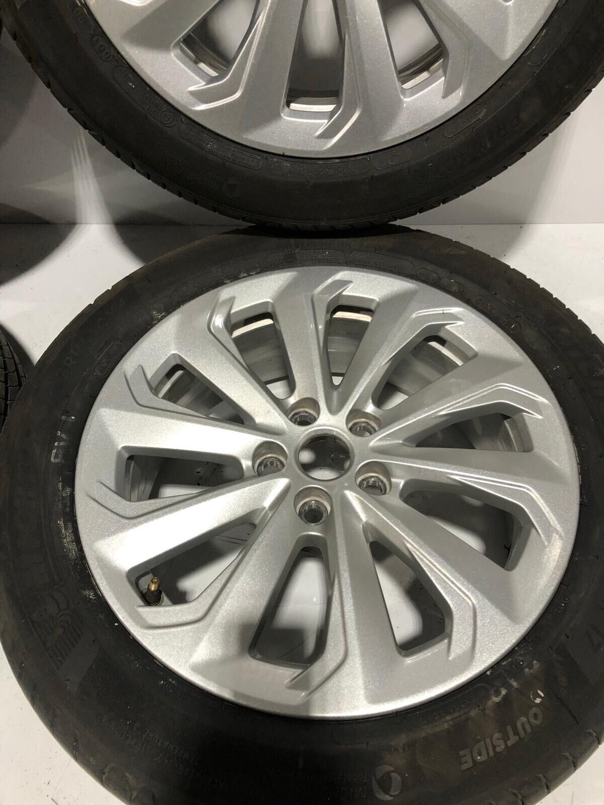 Set Of XE 17” Stealth silver Alloys and Michelin T4N26858