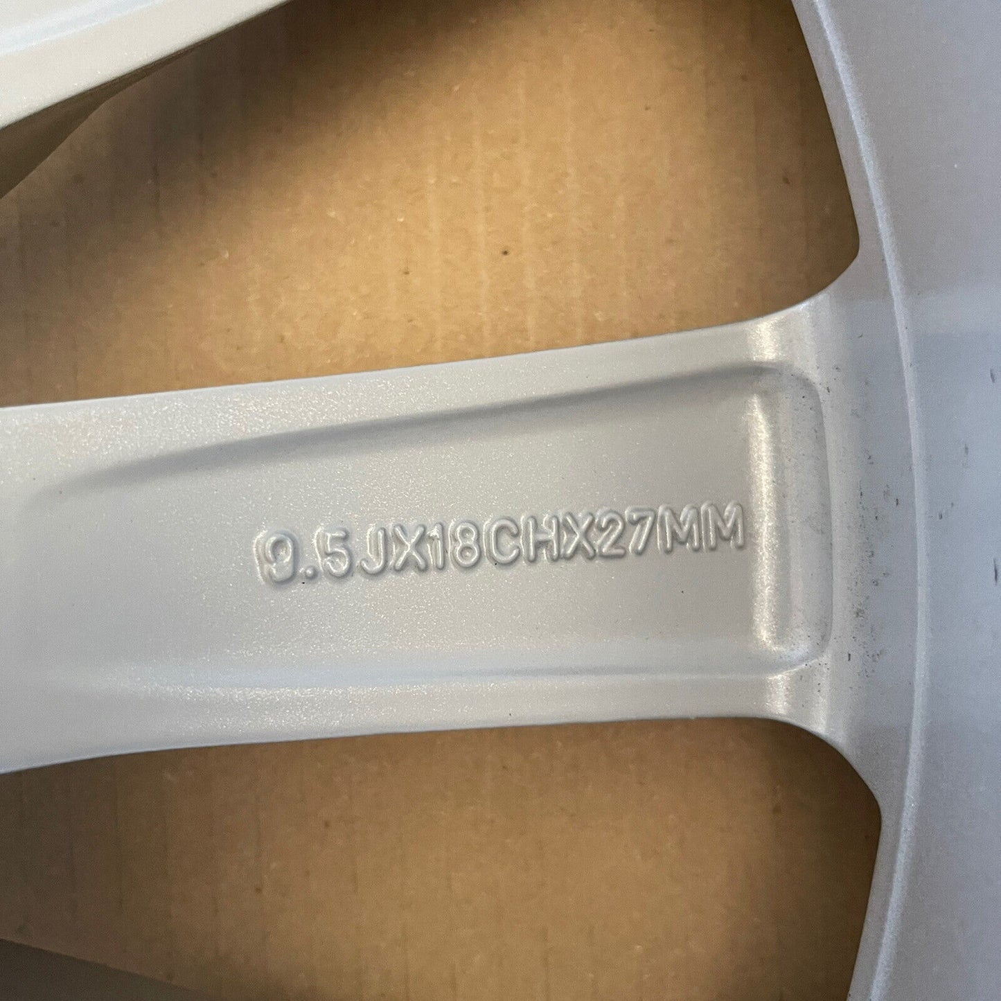 Genuine Jaguar F-Type 18" Rear Vela Alloy Wheel 9.5Jx18CHx27MM Ex531007ba