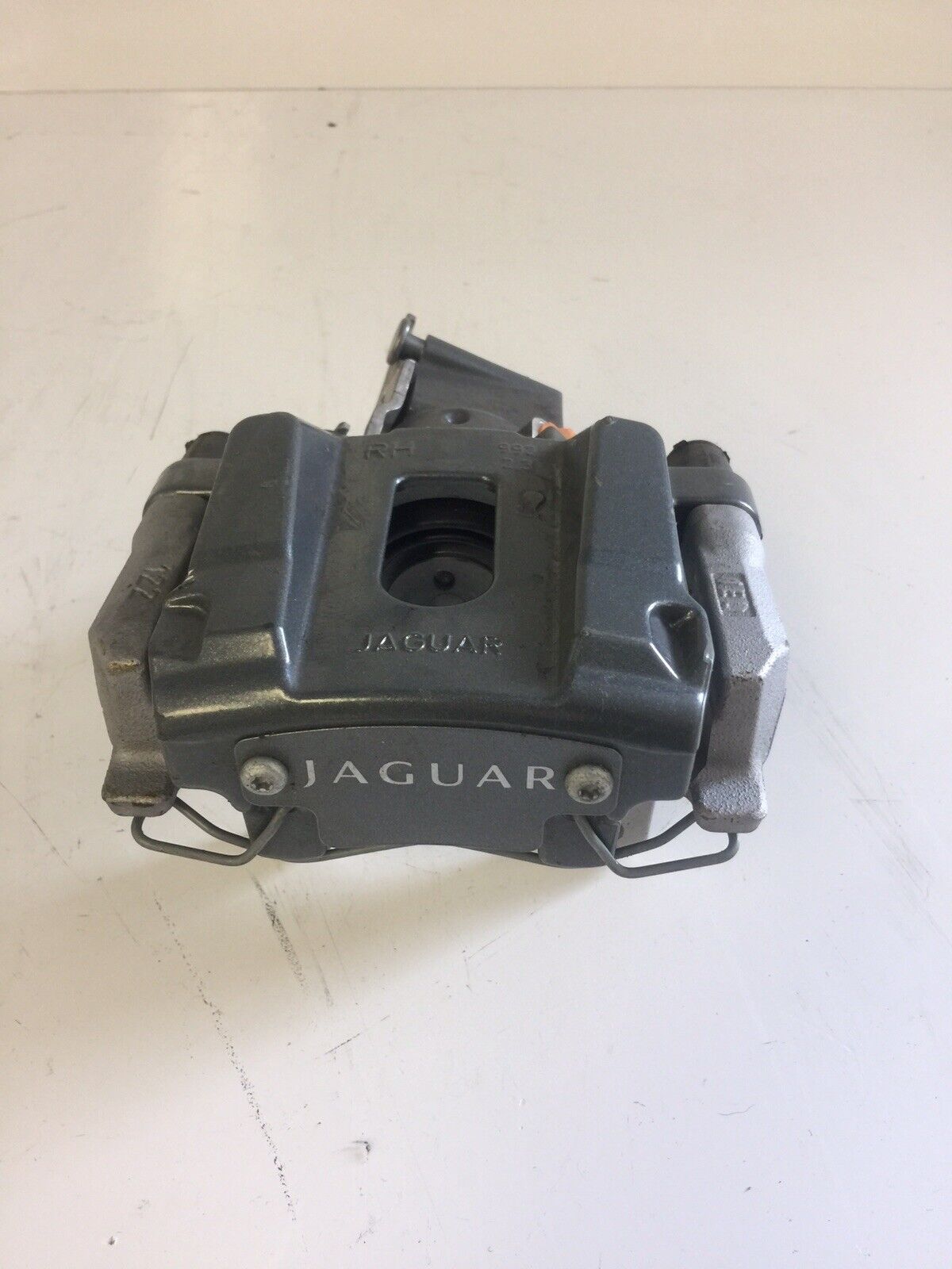 Genuine Jaguar XF, XK, XJ Rear Brake Calliper Housing Grey RH C2D39490
