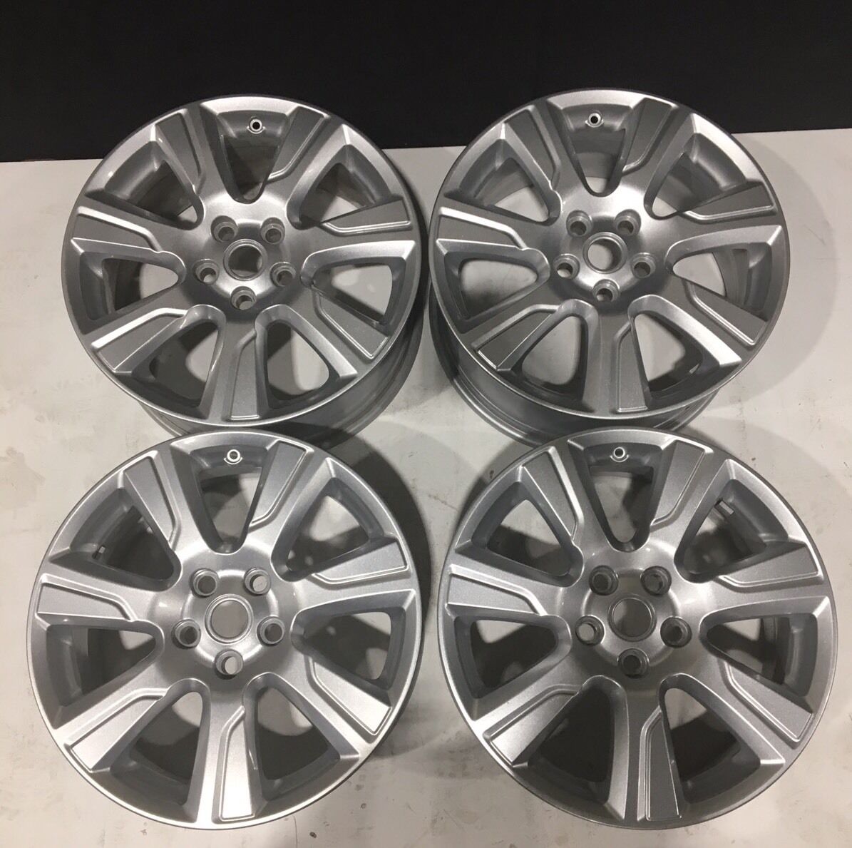 Set Of 4 Land Rover Discovery 3/4 Style 703 19" Alloy Wheels 8jx19Offset 53