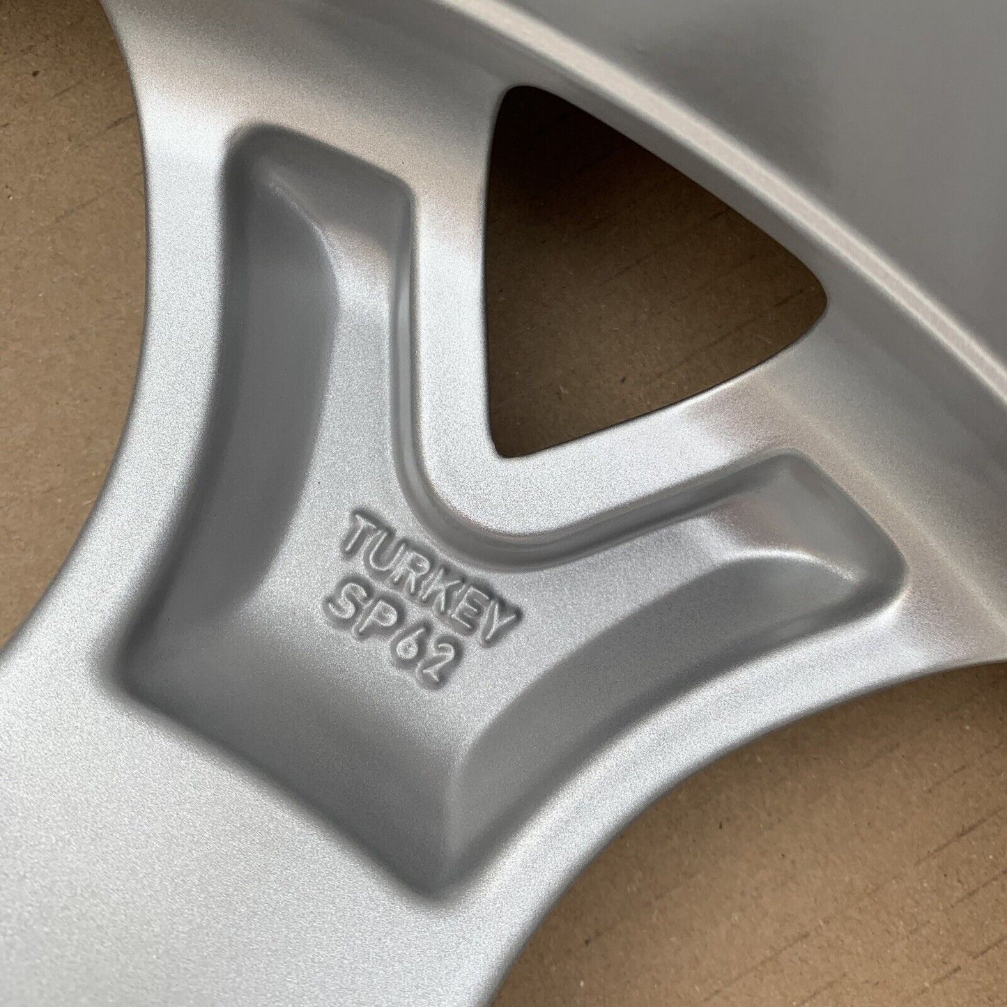 New Genuine Nissan Juke 17" Silver Alloy Wheel 7J 35 off 403006PA1A