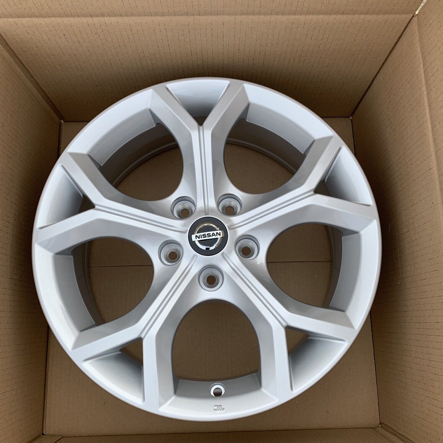 New Genuine Set Of 4 Nissan Juke 17" Silver Alloy Wheels 7J 35 off 403006PA1A