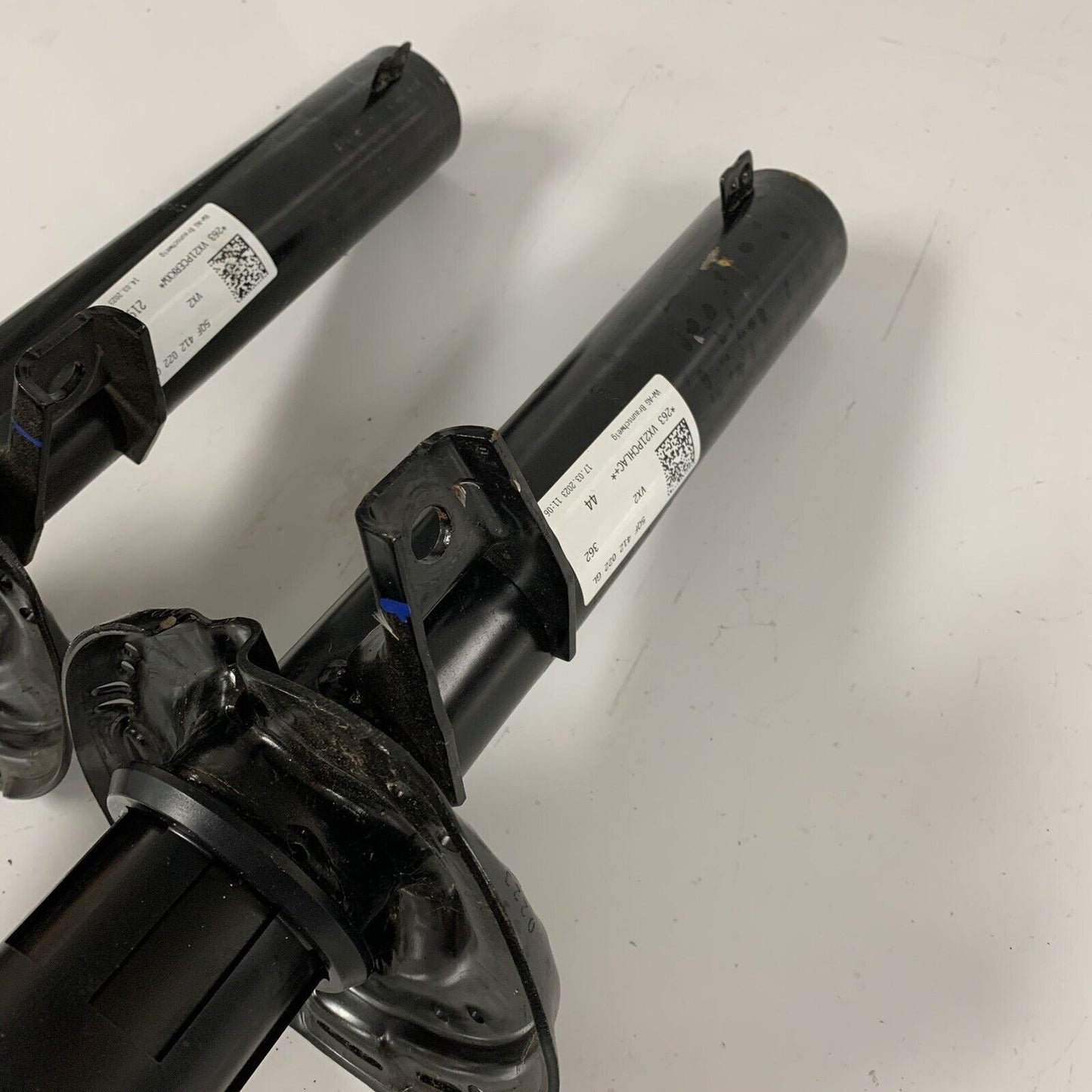Pair Genuine Skoda Kodiaq Front  Shock Absorbers 5qf412022gl