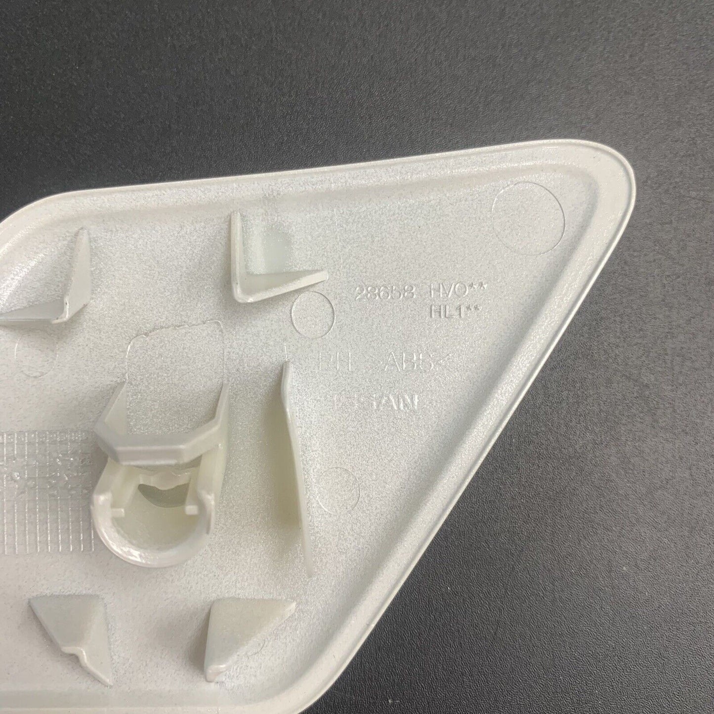 New Nissan Qashqai Headlight White Right Hand Washer Jet Cover