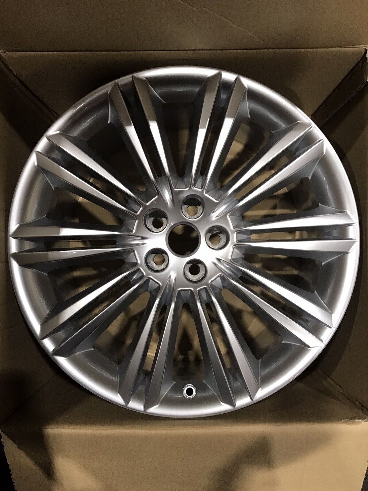 Genuine Jaguar XJ XK XKR 20" Front Kasuga Alloy Wheel ( 9J X 20-49) C2d4245