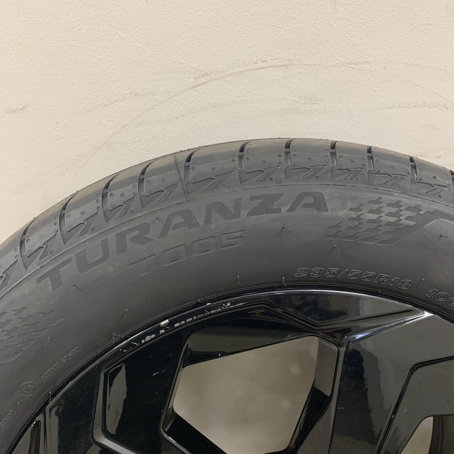 Genuine Set Of Nissan Qashqai 18" Black Alloy Wheels and Tyres