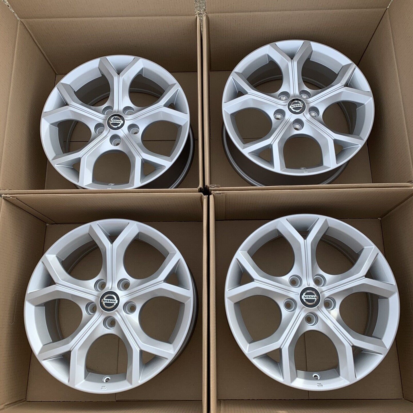 New Genuine Set Of 4 Nissan Juke 17" Silver Alloy Wheels 7J 35 off 403006PA1A