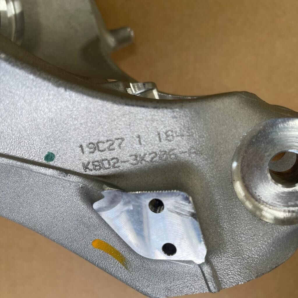 Landrover Discovery Sport RH FRONT HUB & CARRIER RIGHT HAND K8d23K206AB