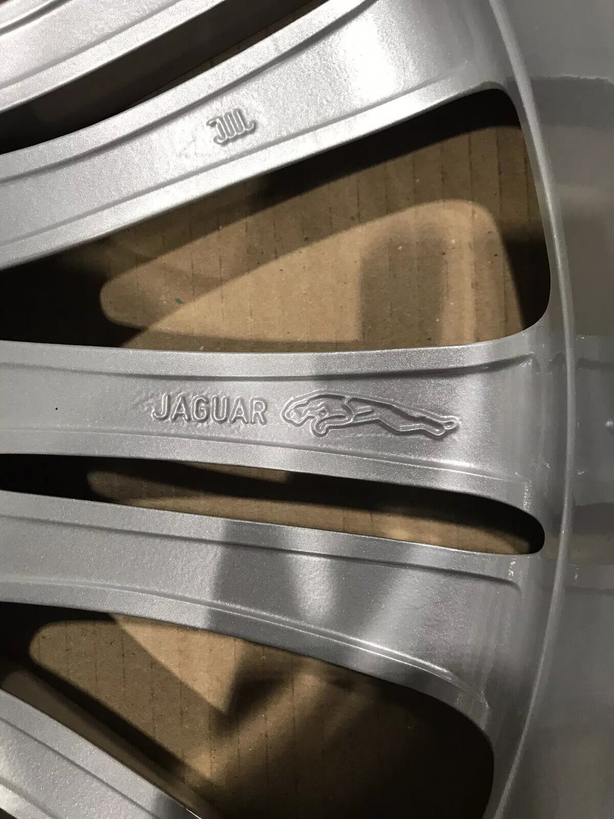 Genuine Jaguar XJ  XK XKR 20" Rear Kasuga Alloy Wheel  ( 10J X 20-46) C2d4246