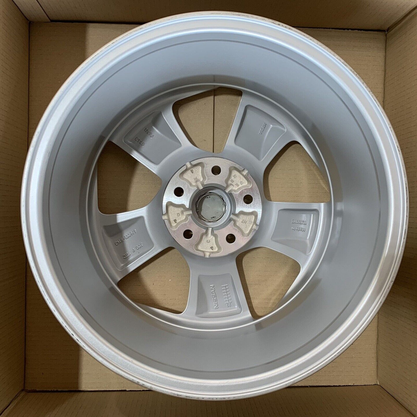 New Genuine Nissan Qashqai 17" Silver Alloy Wheel Set of 4 D0300HV01A 2018-20