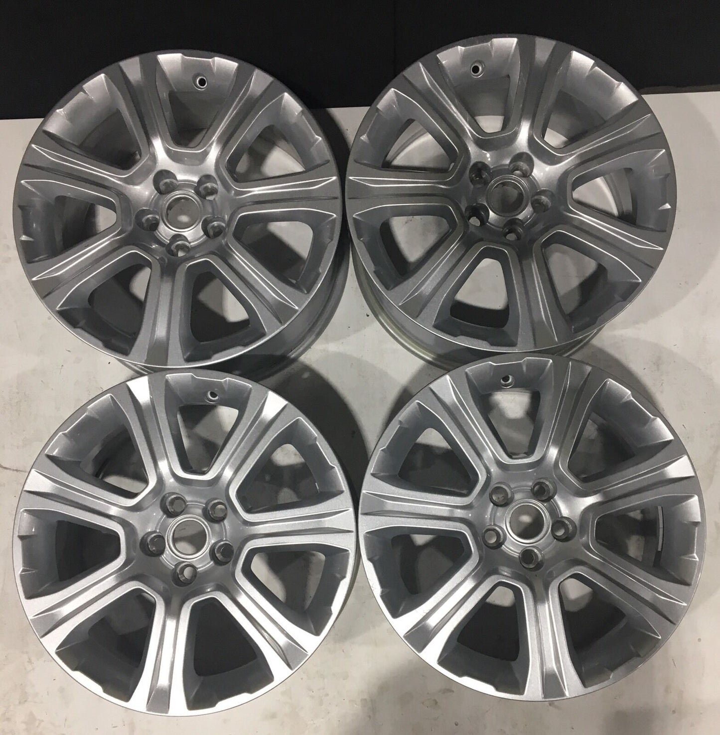 Set Of 4 Range Rover Evoque 18" Alloy Wheels 8jx18ch 45 Style 706 ideal 4 winter