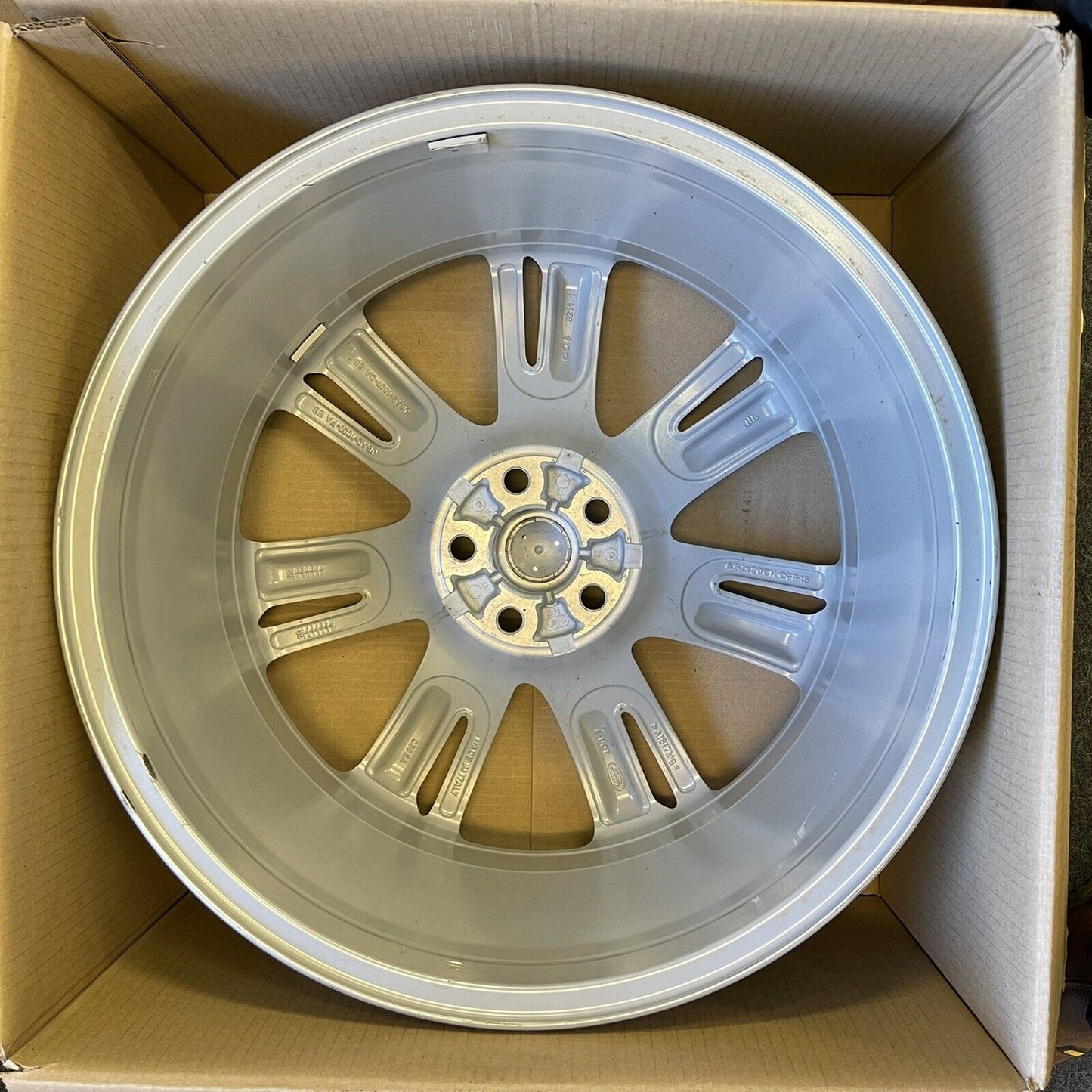 Range Rover Velar  20" Silver alloy Wheel 8.5Jx20 45 J8a2-1007-da LR091537