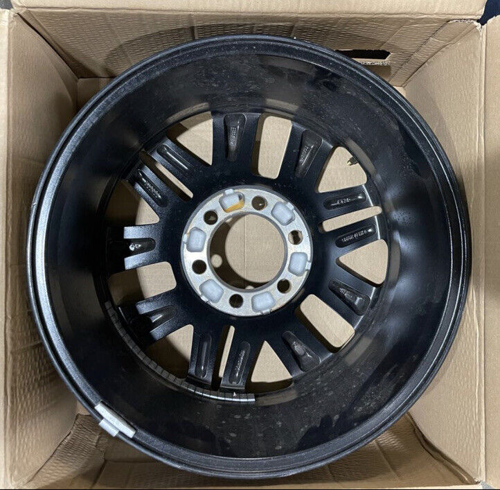 Single Toyota Hilux 18” Alloy Wheel Black And Diamond Cut 426110kk60