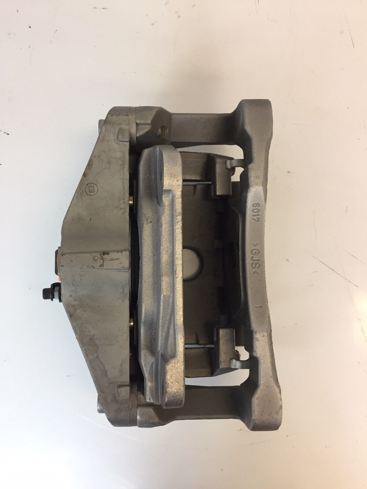 Genuine Jaguar XK ,XF , XJ Brake Calliper Housing RH C2D3106