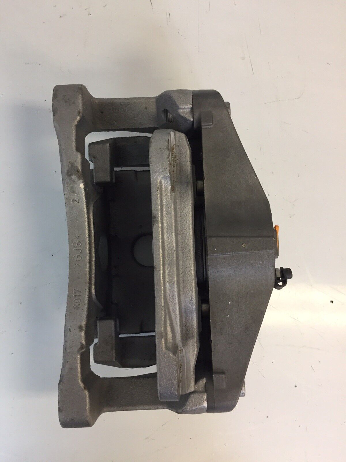 Genuine Jaguar XK ,XF , XJ Brake Calliper Housing LH C2D3107