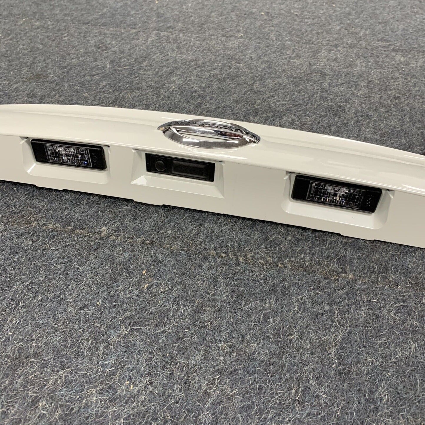 New Genuine White Nissan Qashqai Tailgate Boot Button Handle Trim Cover