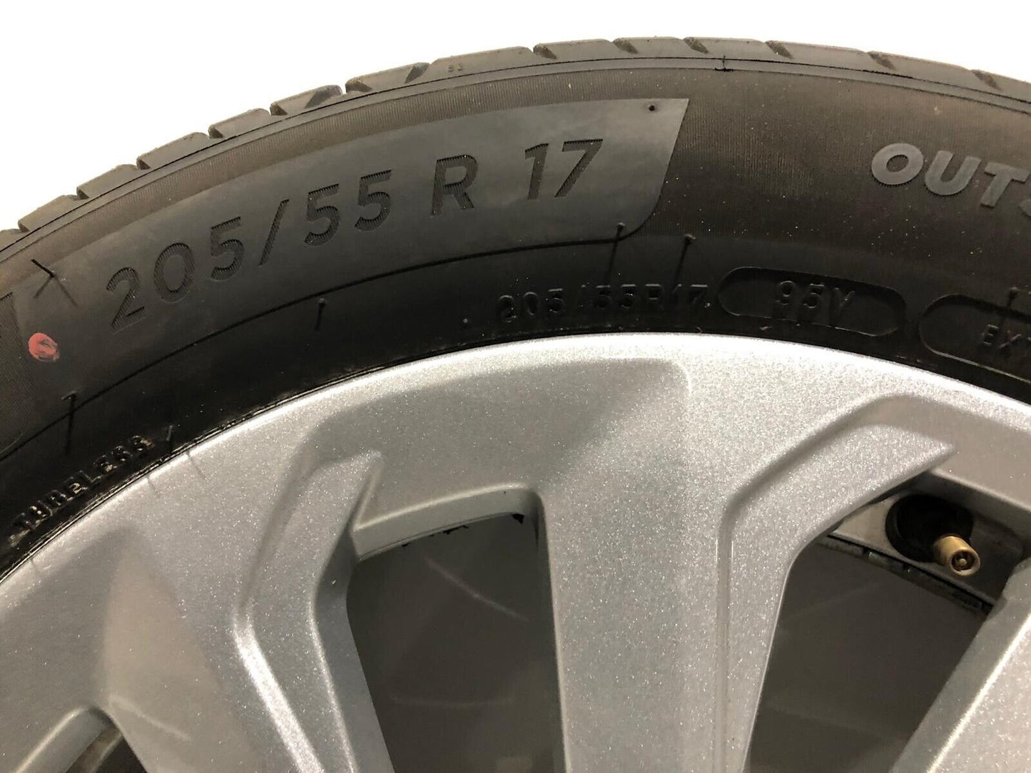 Set Of XE 17” Stealth silver Alloys and Michelin T4N26858