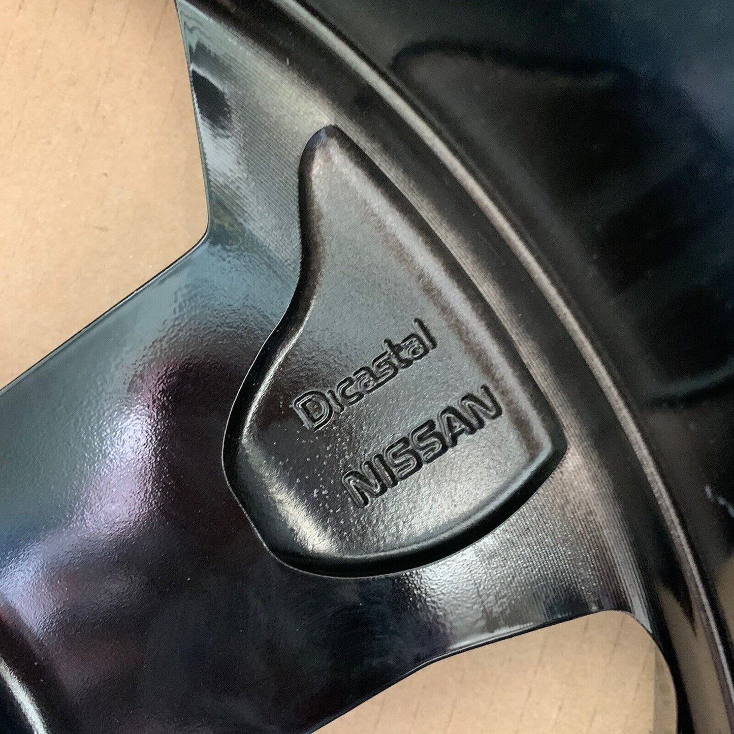 New Genuine Nissan Qashqai 18" Gloss Black Alloy Wheel