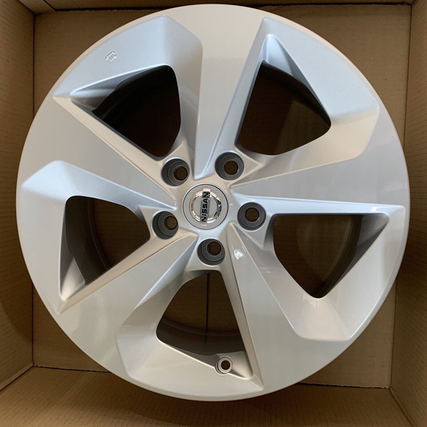 New Genuine Nissan Qashqai 17" Silver Alloy Wheel Set of 4 D0300HV01A 2018-20