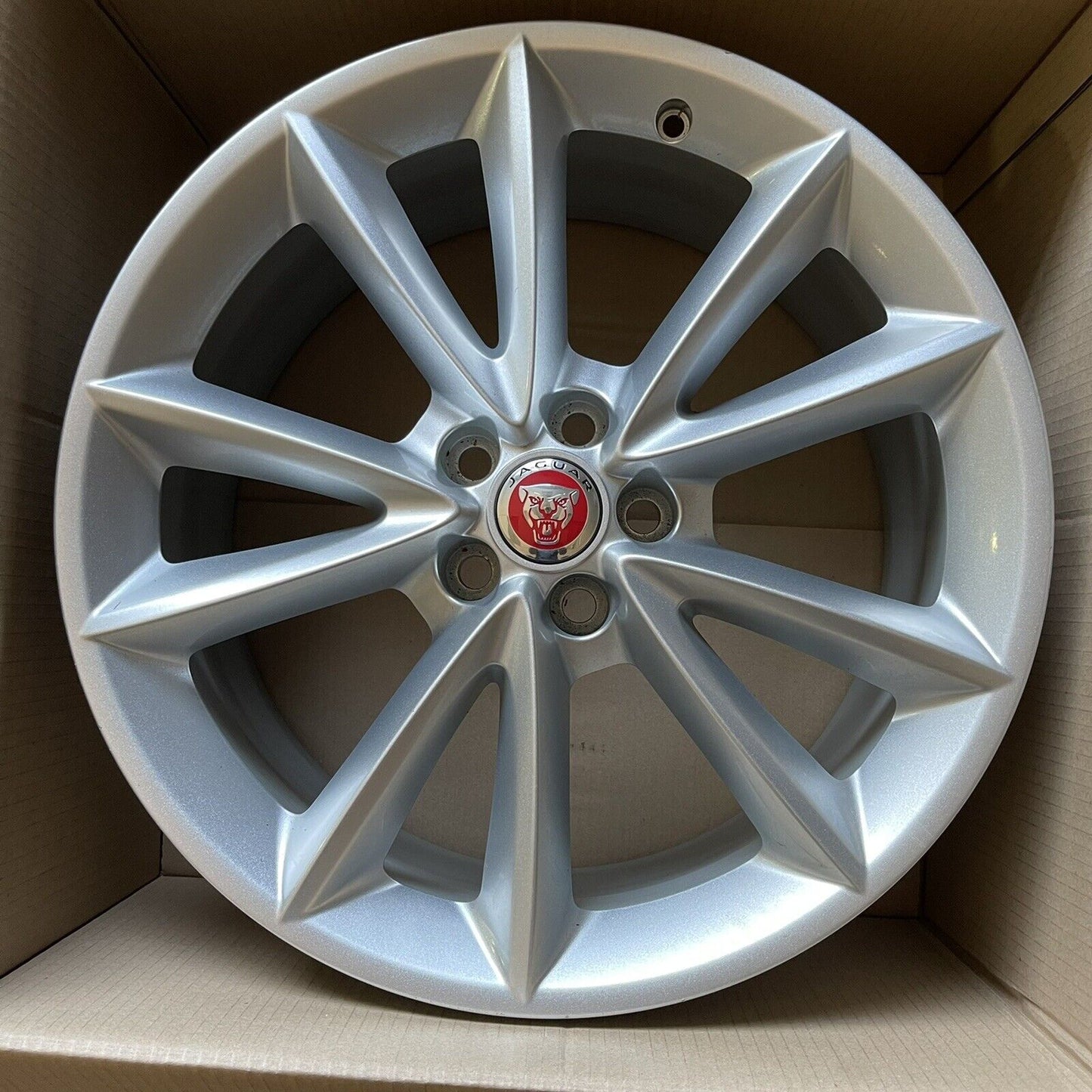 Jaguar Front  Tamana 19” XK  Alloy Wheel 8.5Jx19 Offset 49 C2p12619 9w83-1007-ab