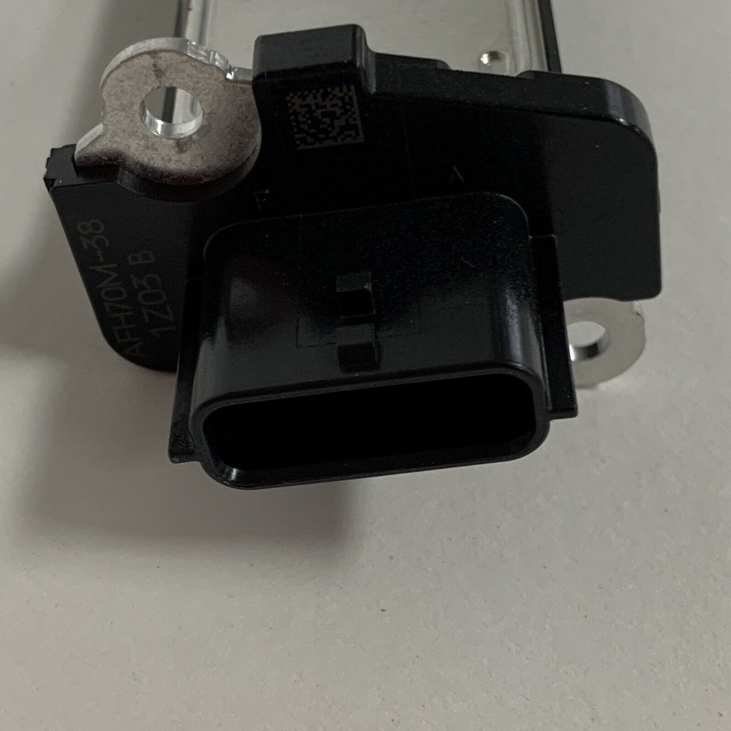 NEW GENUINE AIR FLOW SENSOR METER FOR NISSAN X-TRAIL QASHQAI NOTE PATHFINDER D40