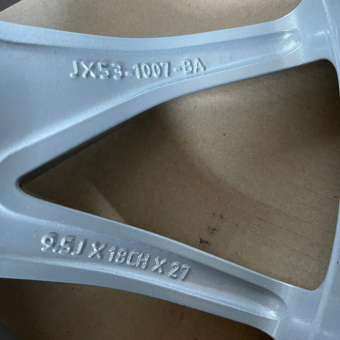 Jaguar F Type 18" Rear Alloy Wheel 9.5Jx18CHx27MM T2r17514 Jx53-1007-ba