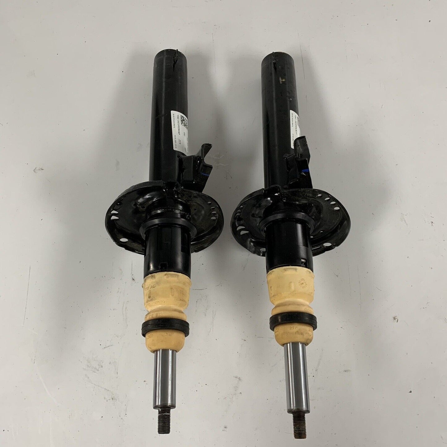 Pair Genuine Skoda Front  Shock Absorbers 5qf412022gl