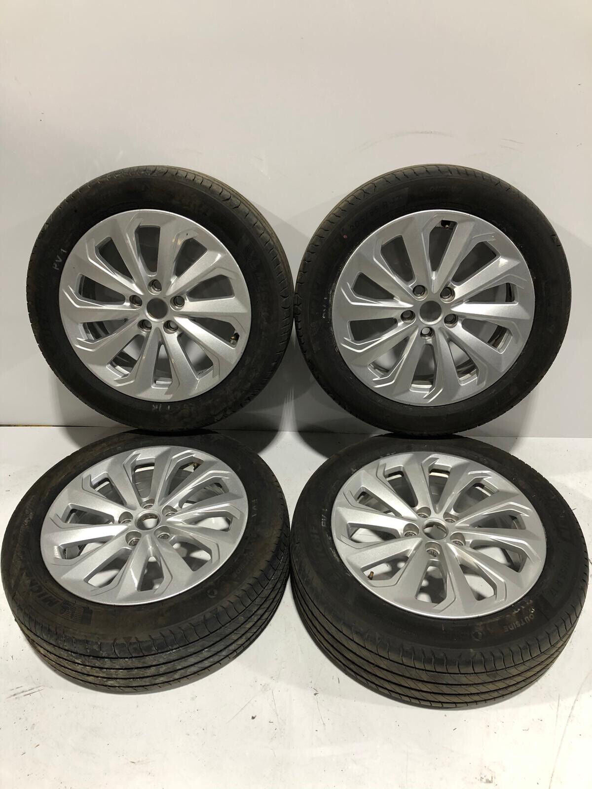 Set Of XE 17” Stealth silver Alloys and Michelin T4N26858