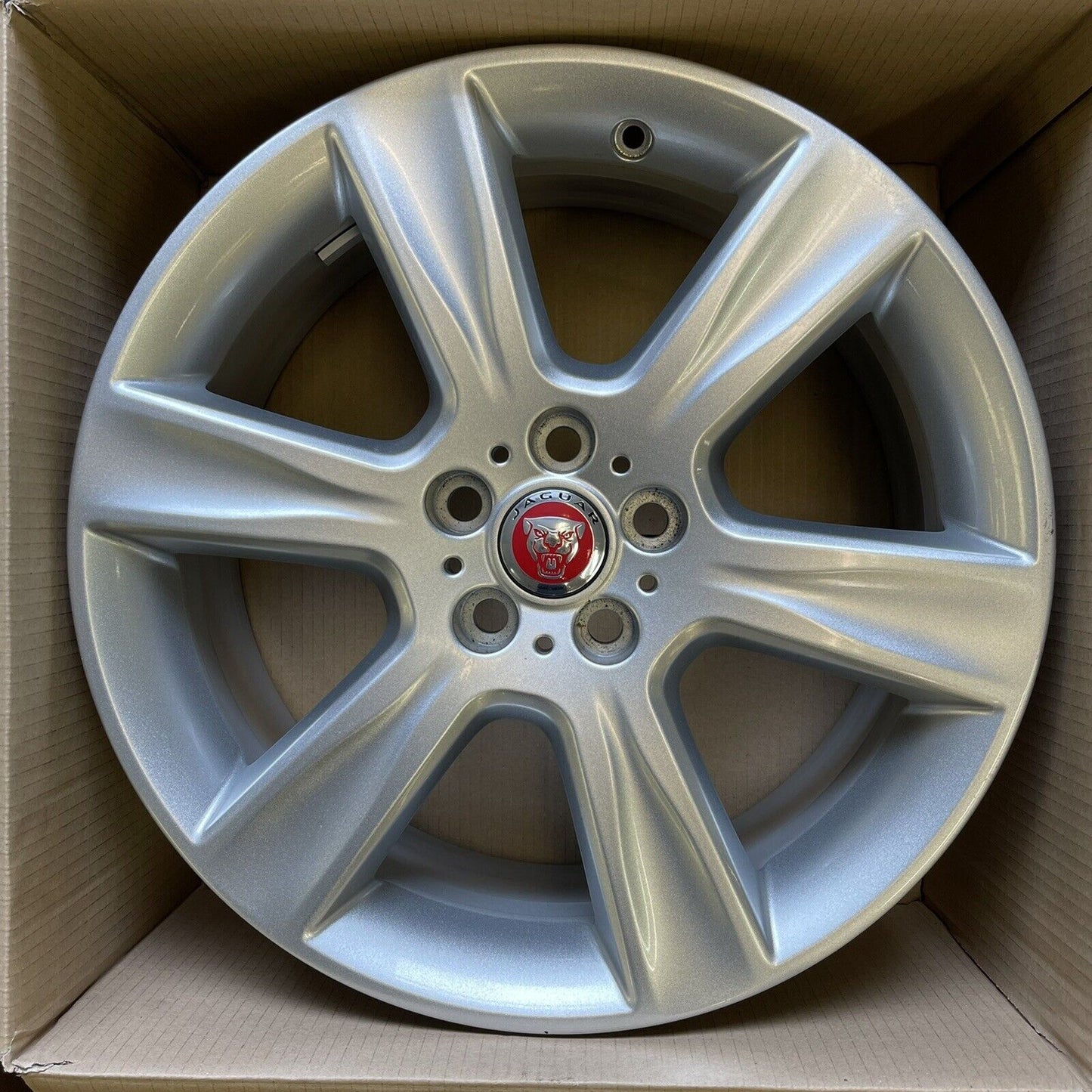 Jaguar XE 18" Front Arm Alloy Wheel Silver 7.5jx18ch 46 T4n1676 Gx73-1007-da