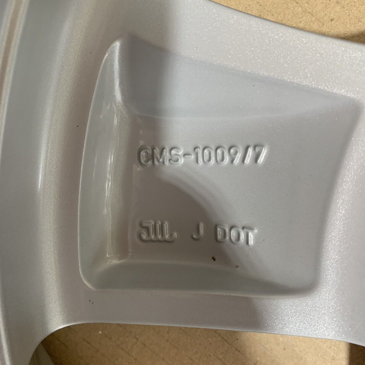 New Genuine Nissan Qashqai 17" Silver Alloy Wheel D0300HV01A 2018-20