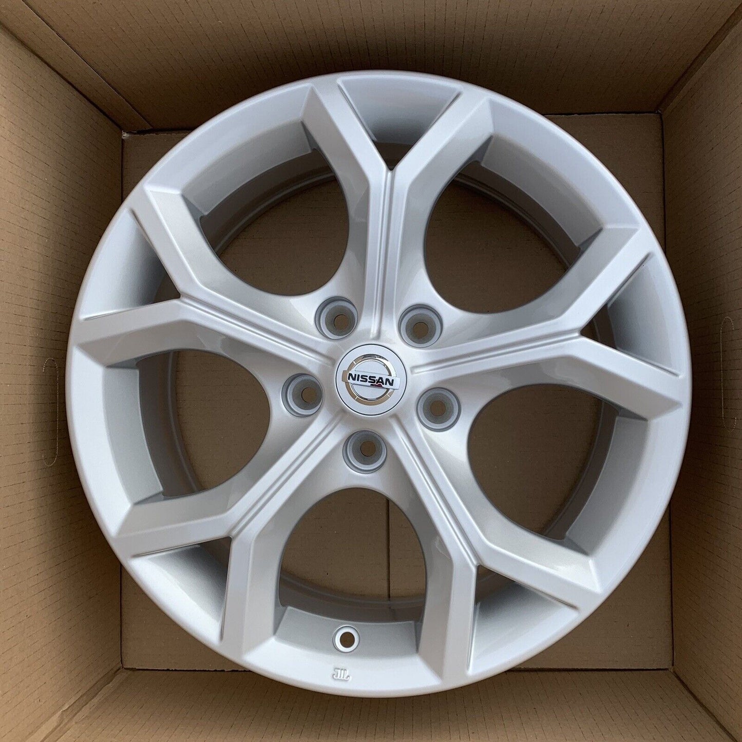 New Genuine Set Of 4 Nissan Juke 17" Silver Alloy Wheels 7J 35 off 403006PA1A