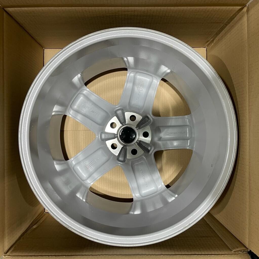 Genuine Jaguar XJ 19" Sabre Alloy Wheel Silver 9.5x19 Offset 31 C2P11441