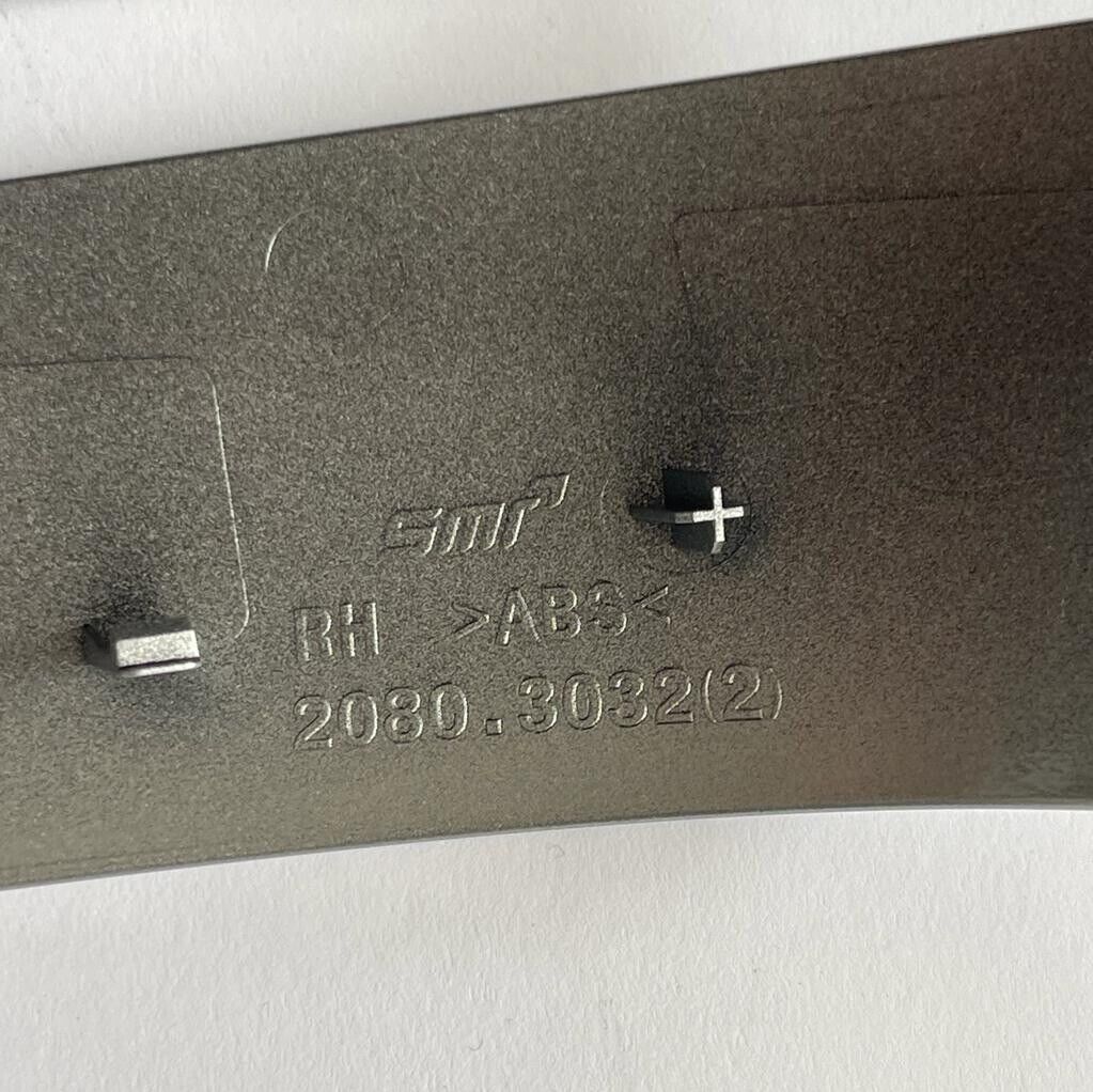 New 2018 Genuine Nissan Qashqai Right Hand Off Side Silver Door Mirror Cover Cap