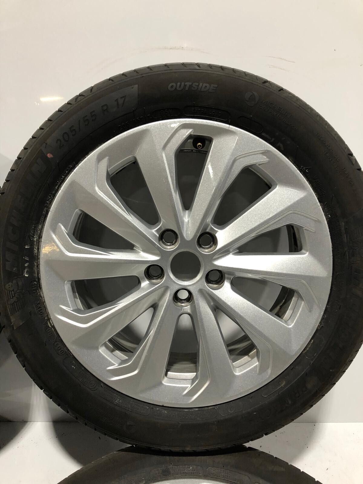 Set Of XE 17” Stealth silver Alloys and Michelin T4N26858