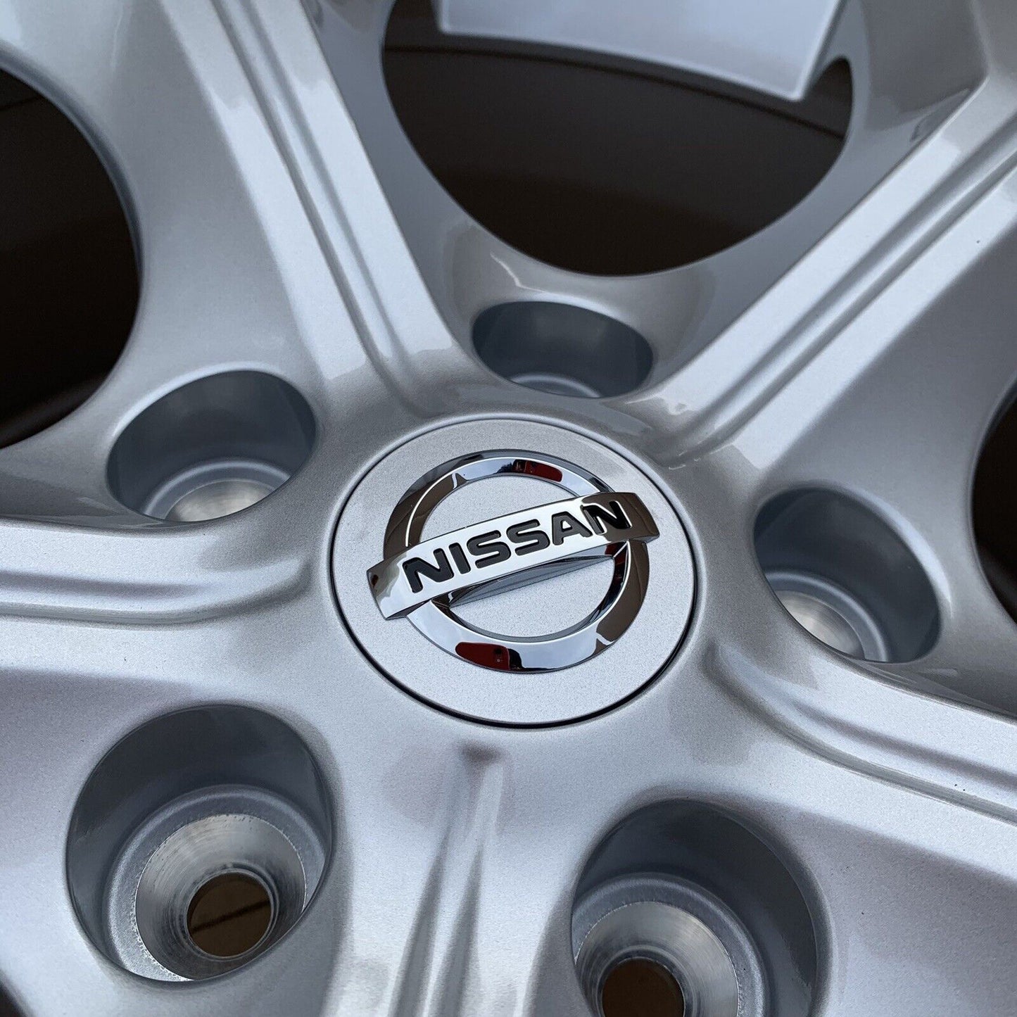 New Genuine Set Of 4 Nissan Juke 17" Silver Alloy Wheels 7J 35 off 403006PA1A