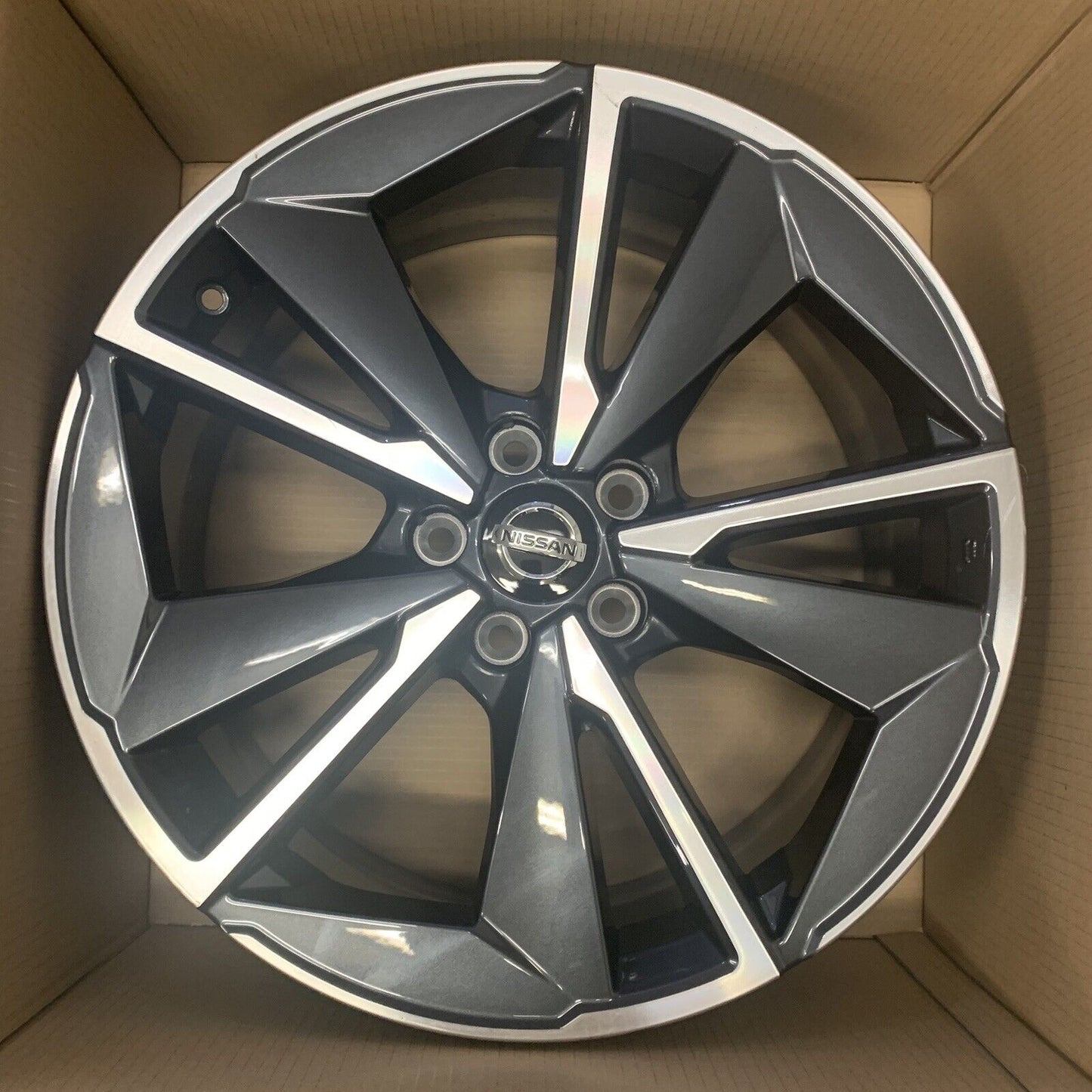 New Genuine Nissan Qashqai Juke 19" Alloy Wheels Diamond Cut  D03006UA4J