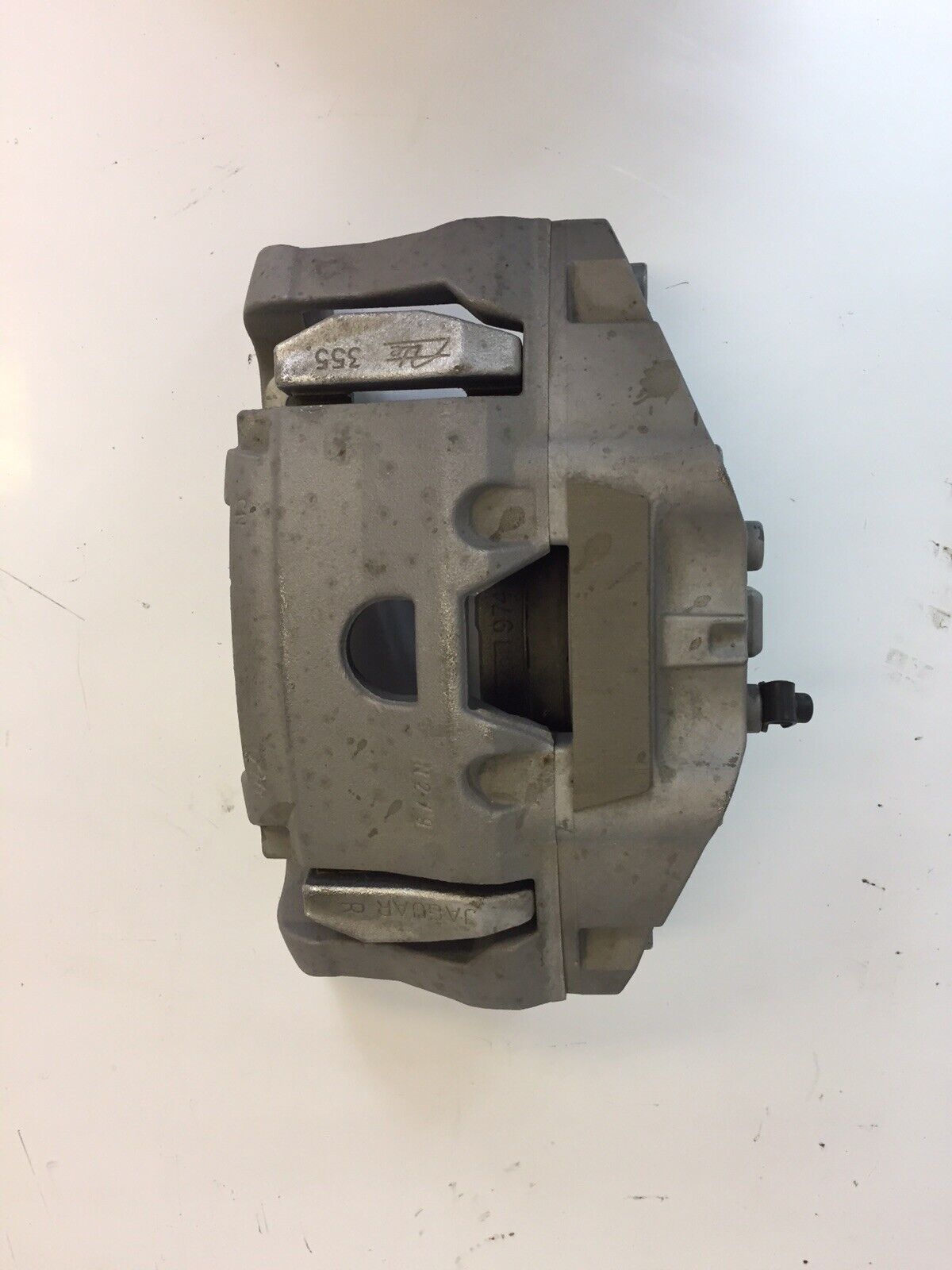 Genuine Jaguar XK ,XF , XJ Brake Calliper Housing RH C2D3106