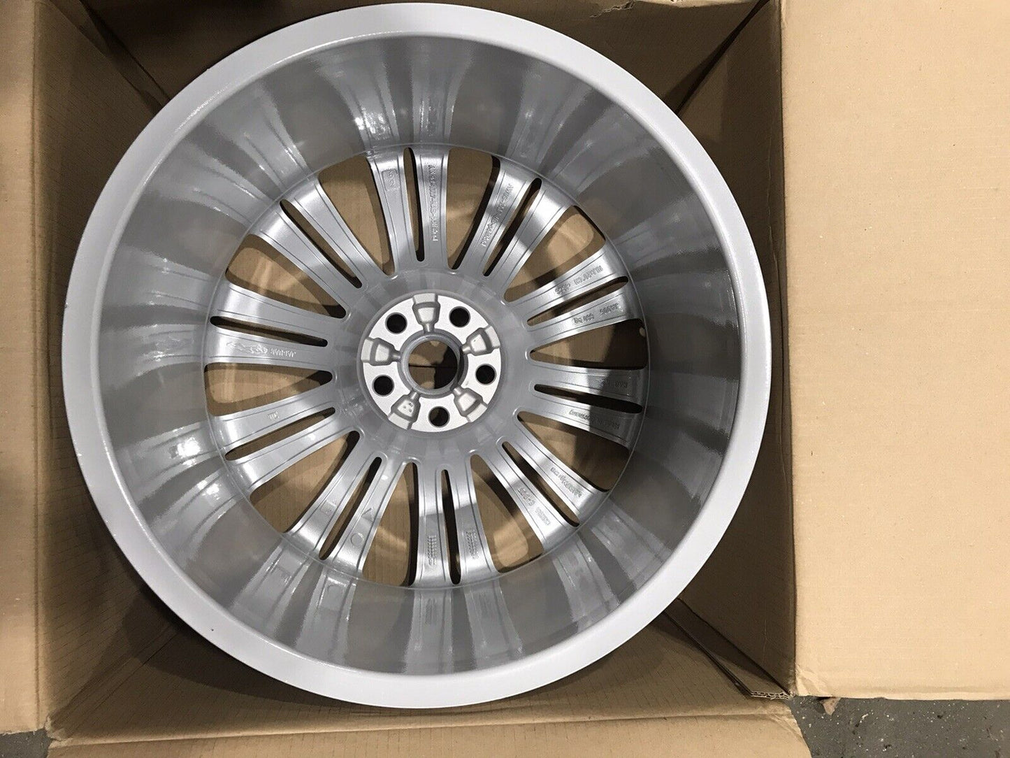 Genuine Jaguar XJ  XK XKR 20" Rear Kasuga Alloy Wheel  ( 10J X 20-46) C2d4246