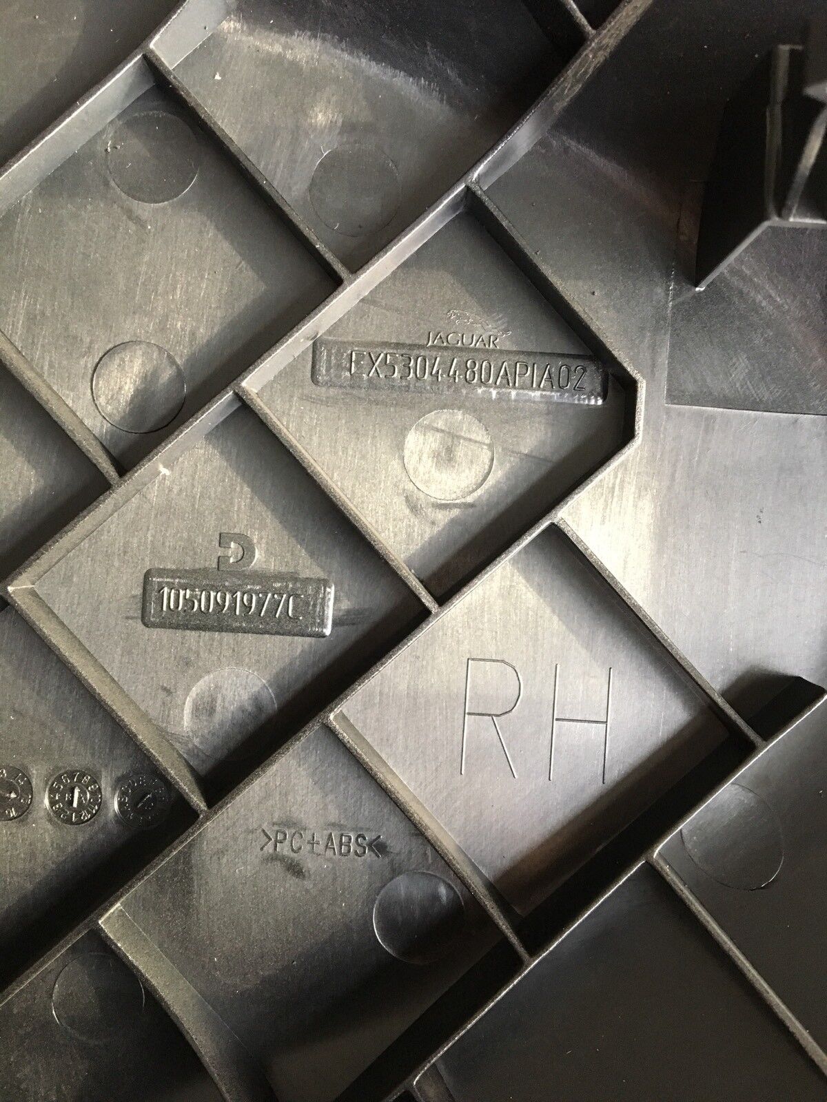 New Genuine Jaguar F type Facia Assembly End Panel Jet T2R9934PVJ RH