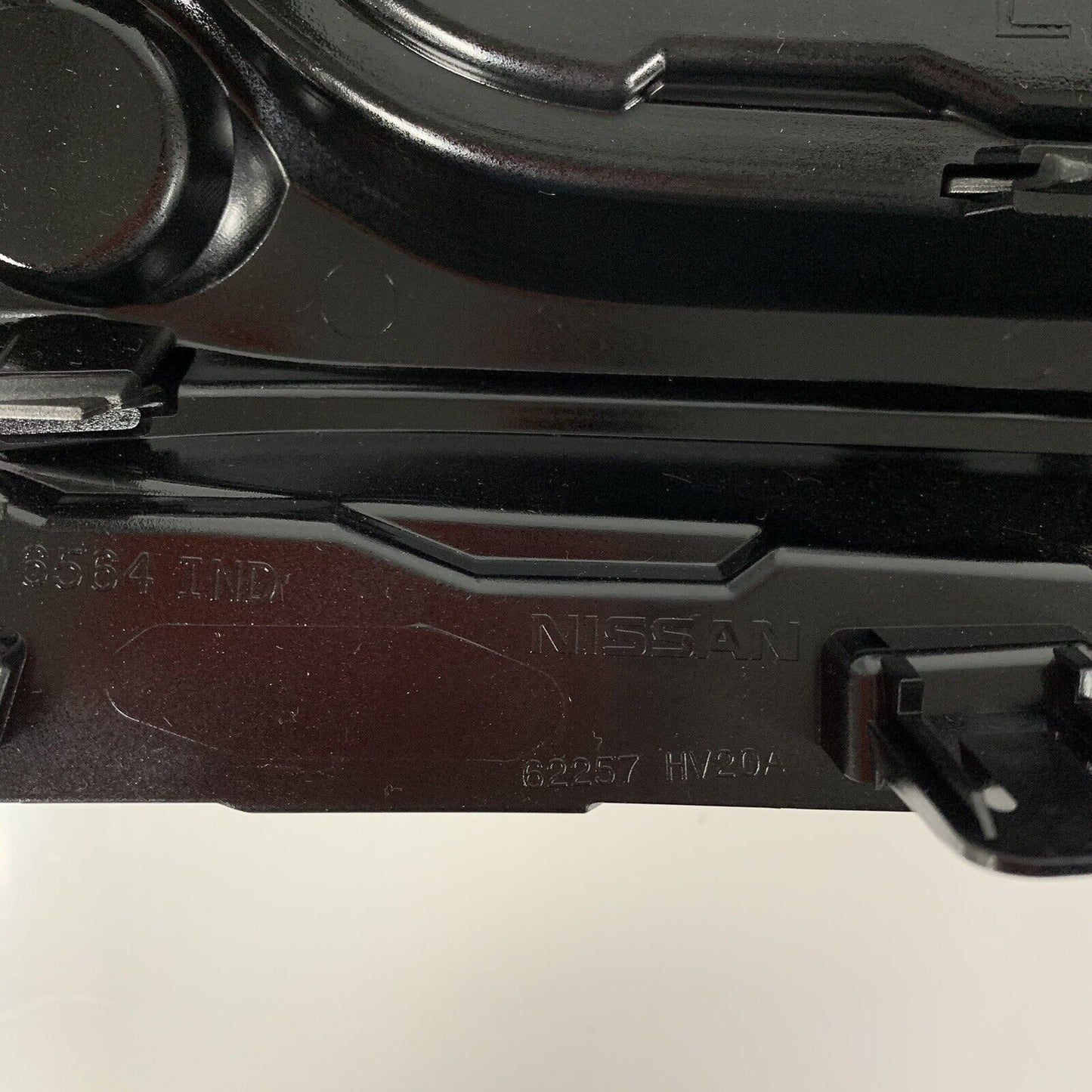 New Genuine Nissan Qashqai Front Bumper Side Grille Trim Left  Side  62257HV20a