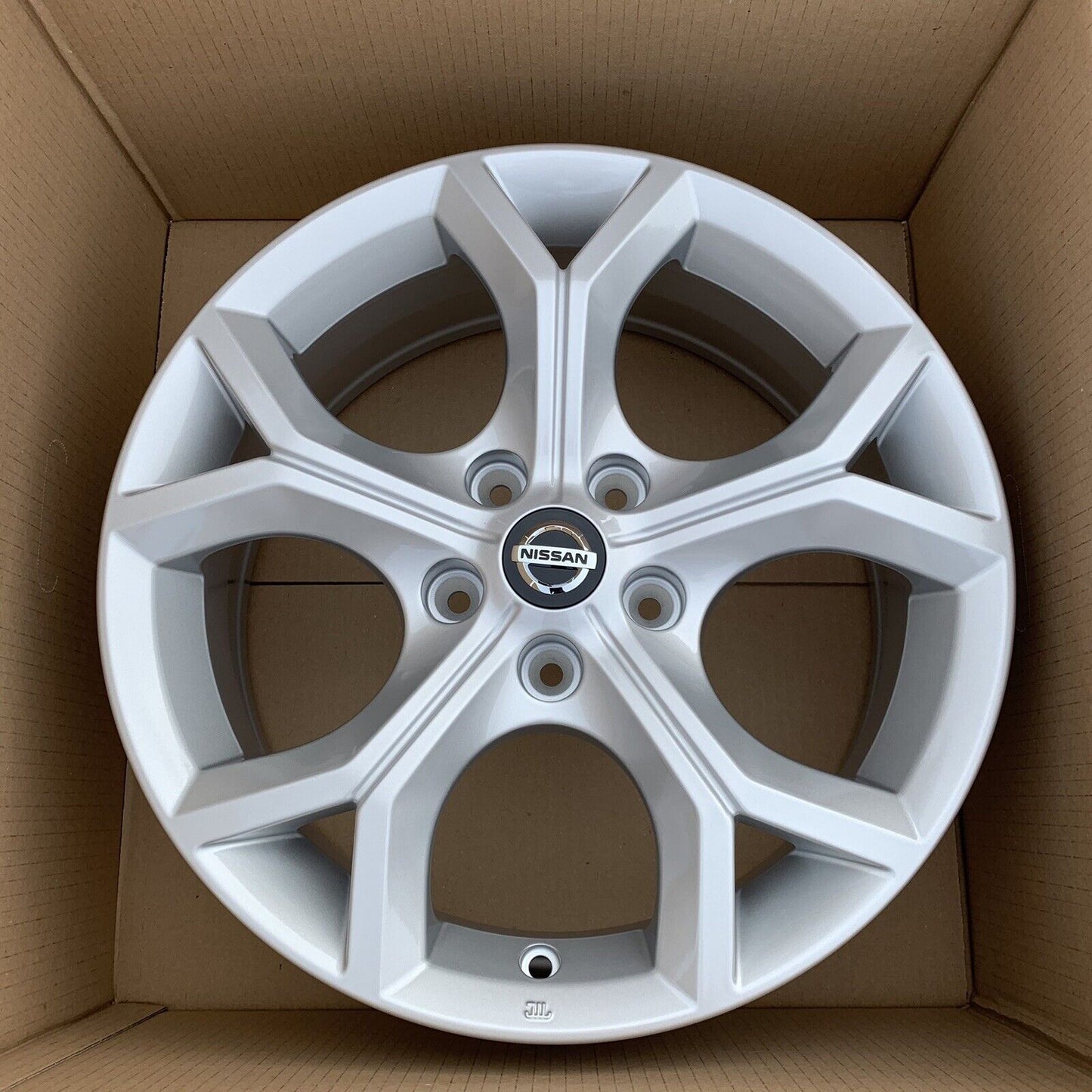 New Genuine Set Of 4 Nissan Juke 17" Silver Alloy Wheels 7J 35 off 403006PA1A