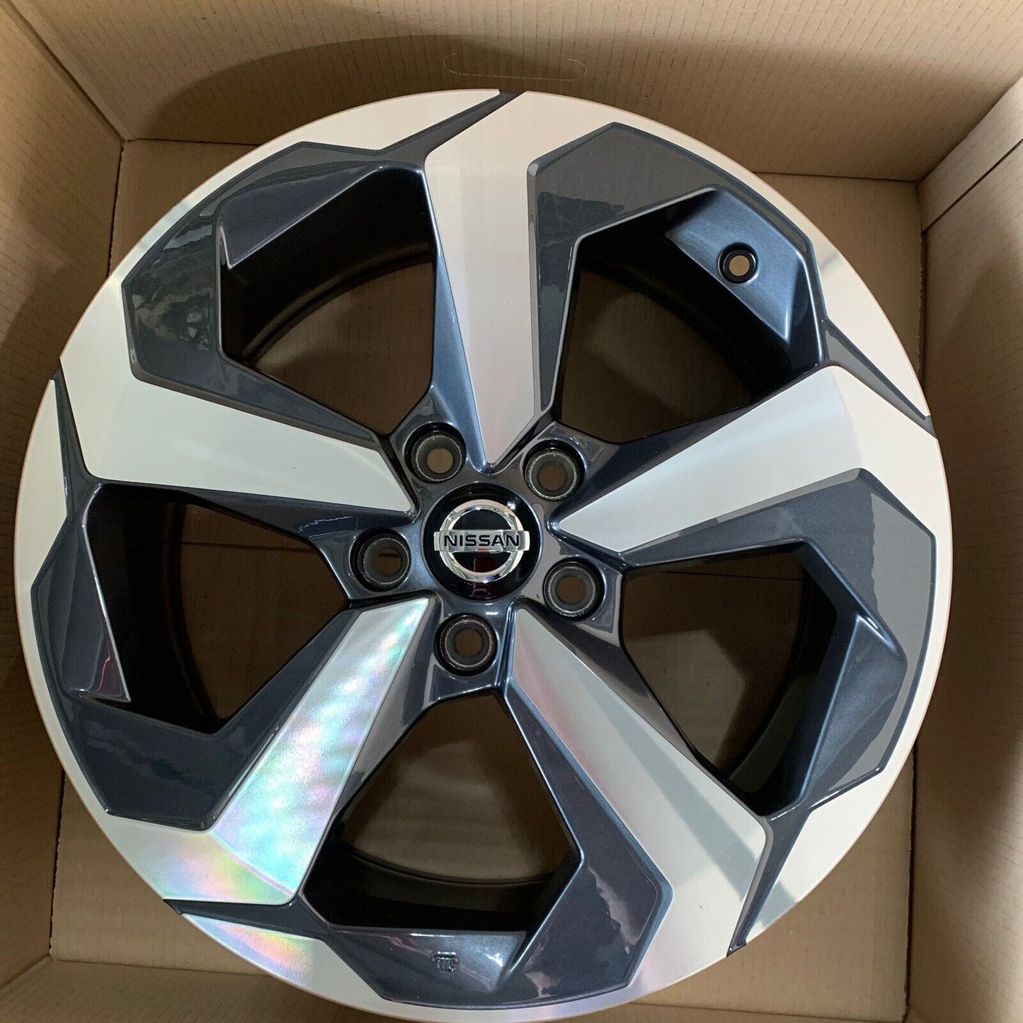 New Genuine Set Of 4 Nissan Qashqai 18" Alloy Wheels Grey And Diamond Cut