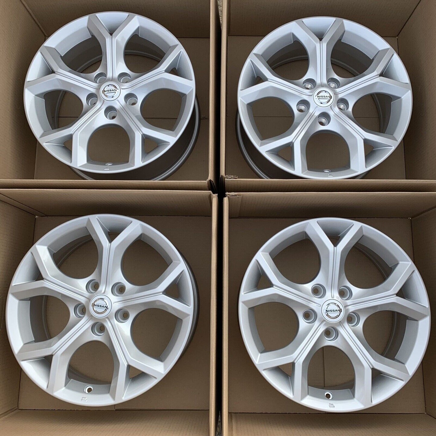 New Genuine Set Of 4 Nissan Juke 17" Silver Alloy Wheels 7J 35 off 403006PA1A