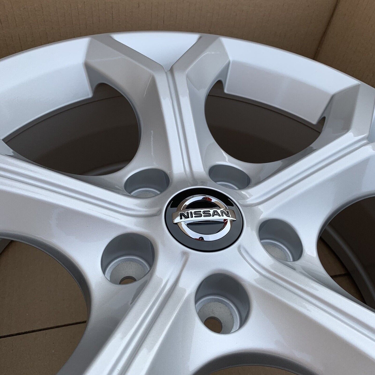 New Genuine Set Of 4 Nissan Juke 17" Silver Alloy Wheels 7J 35 off 403006PA1A