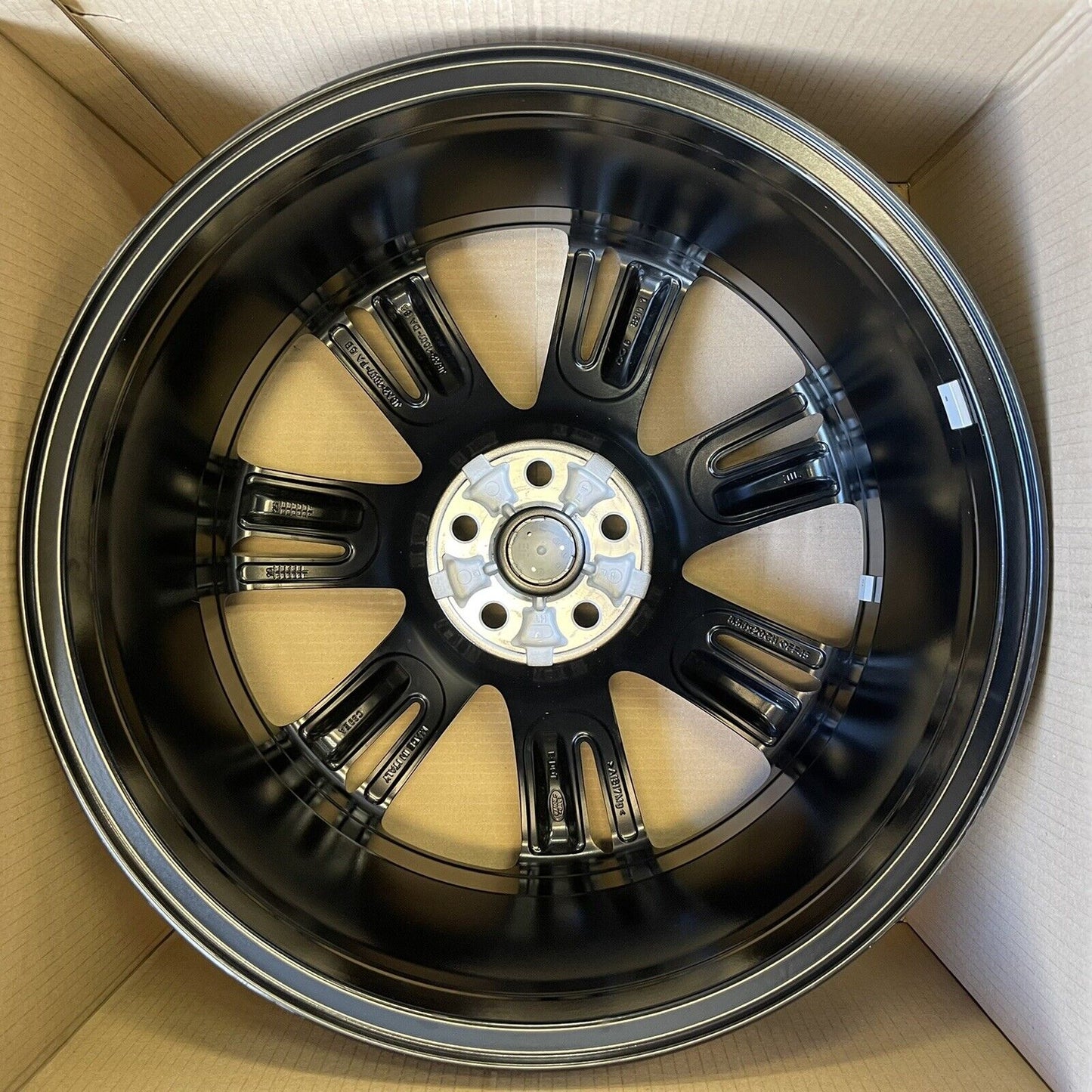 Range Rover Velar  20" Black  alloy Wheel 8.5Jx20 45 J8a2-1007-fa LR091539