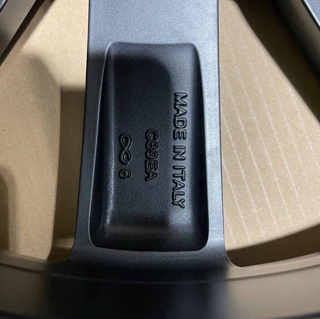 Genuine Range Rover Velar 21” Alloy Wheel Straight Black 21x8.5J CH 45 LR091541