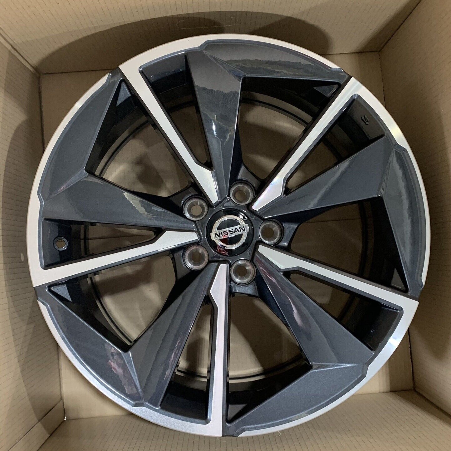 New Genuine Nissan Qashqai Juke 19" Alloy Wheels Diamond Cut  D03006UA4J